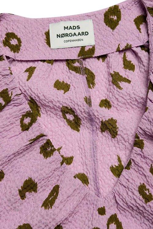 Mads Nørgaard Bellini bumpy flower kjole lavendel